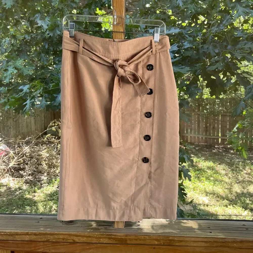 Ann Taylor Women's Tan Button Front Belted Straight Skirt Size 4. NEW!